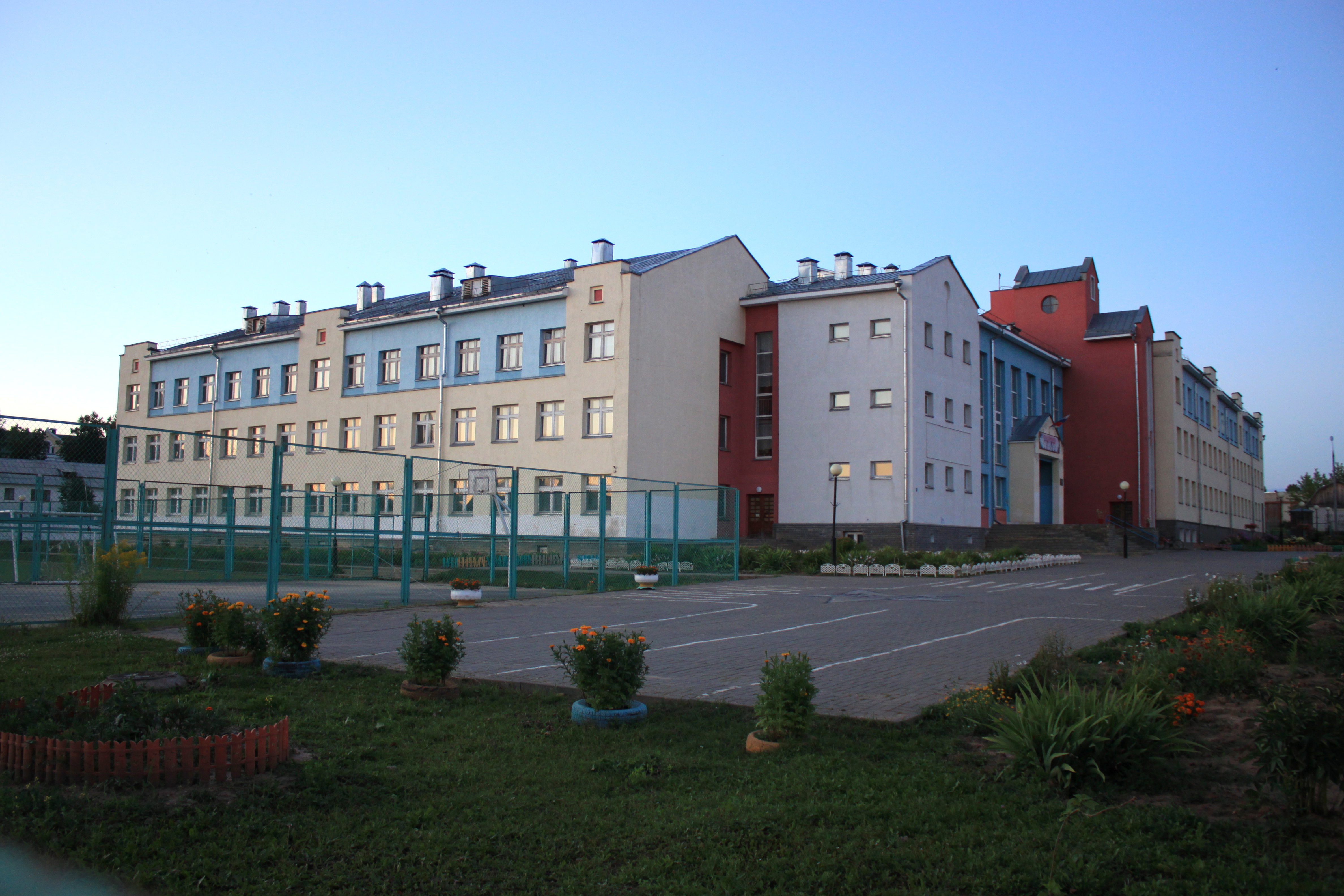 Фотография школы.